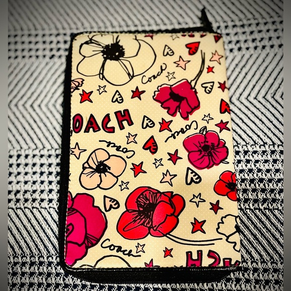 SOLD!!! Coach Floral Print Tablet Cover - Picture 3 of 5